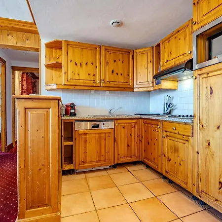 Ski-in Out With Wide Mountain Views
