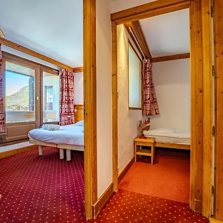 Ski-in Out With Wide Mountain Views